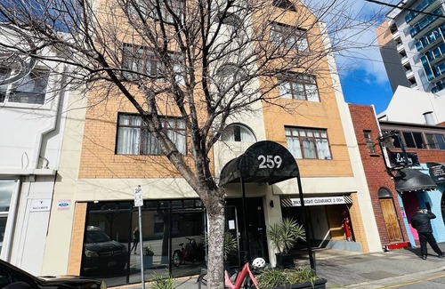 Adelaide Apartment | entire studio ex hotel room w/parking in the city 312