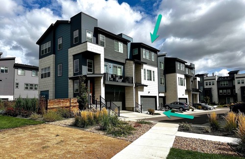 Twin Lakes House | Entire TH near Denver, Stockyard, Boulder, hospitals, Federal Ctr., & mountains