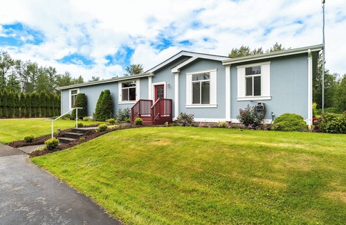 Blaine House | Entire three bedroom rambler. Sleeps 8 in four separate rooms. 5 private acres.