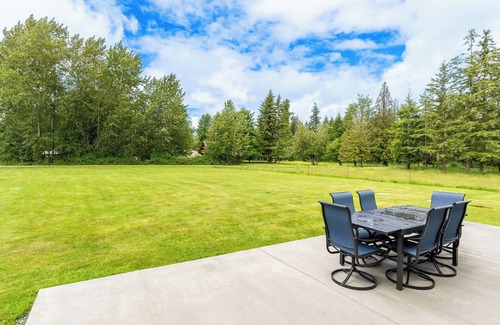 Blaine House | Entire three bedroom rambler. Sleeps 8 in four separate rooms. 5 private acres.