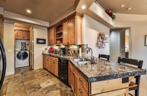 Santa Clara House | ENTRADA GATED STUNNING VIEWS Dog Friendly New Universal EV TESLA Charger