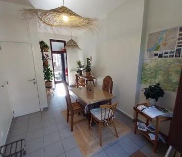 Huy House | Entre temps et pavés
