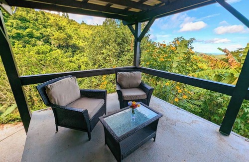 Vivi Abajo Apartment | Epic Mountaintop Jungle Casita Adventure