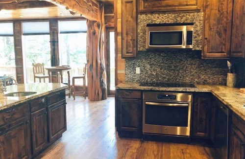Broken Bow Cabin | Epic views! Hot tub under the stars, close to lake