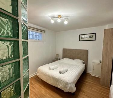 Epinal Apartment | Epinal Hyper Centre, Place des Vosges T2 avec terrasse et salon de jardin.