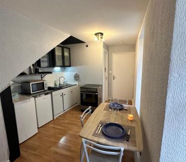 Epinal Apartment | Epinal Hyper Centre, Place des Vosges T2 avec terrasse et salon de jardin.