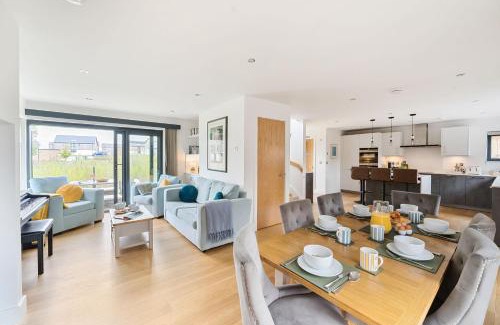 Holworth House | Equinox