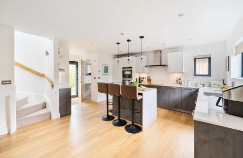 Holworth House | Equinox