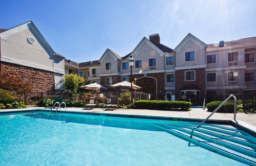Shelby Township Apartment | Equipped Suite | Free Breakfast, 24h Business Center + Seasonal Pool