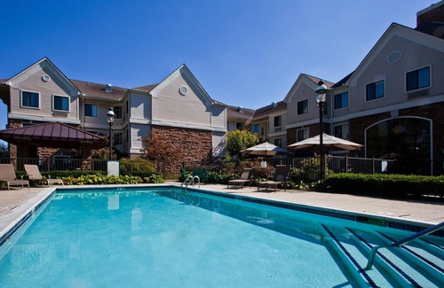 Utica Apartment | Equipped Suite | Free Daily Breakfast, 24h Business Center + Seasonal Pool