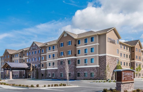 Midtown Anchorage Condo | Equipped Suite in a Central Location | Free Daily Breakfast + Heated Indoor Pool Access