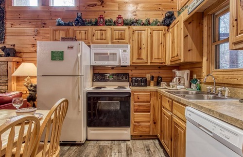 Pigeon Forge Cabin | Er317 - The Cubby Hole - Great Location - Close To Town 1 Bedroom Cabin by RedAwning