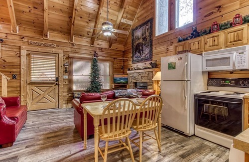 Pigeon Forge Cabin | Er317 - The Cubby Hole - Great Location - Close To Town 1 Bedroom Cabin by RedAwning