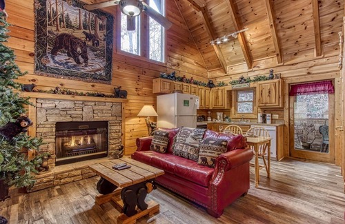 Pigeon Forge Cabin | Er317 - The Cubby Hole - Great Location - Close To Town 1 Bedroom Cabin by RedAwning