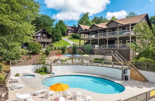 Pigeon Forge Cabin | Er44 - Rising Eagle - Great Location! Close To Town! 2 Bedroom Cabin by RedAwning