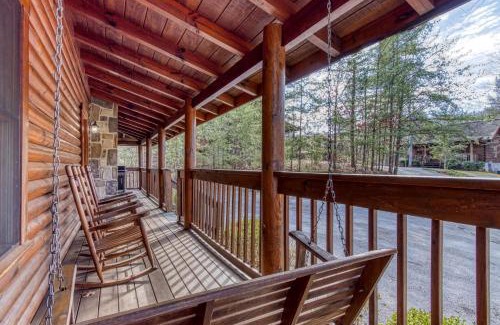Pigeon Forge House | ER92 - Virginia's Villa - Great location! Close to all the action! cabin
