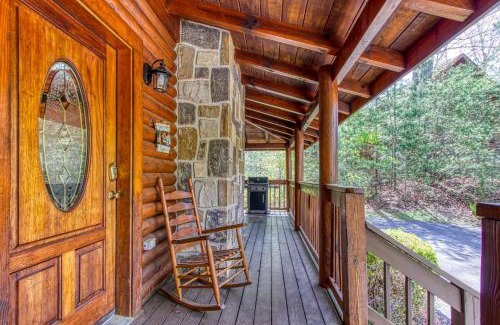 Pigeon Forge House | ER92 - Virginia's Villa - Great location! Close to all the action! cabin