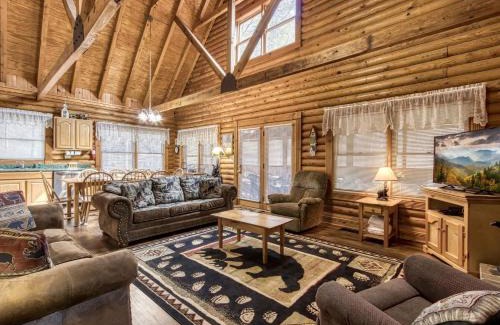 Pigeon Forge House | ER92 - Virginia's Villa - Great location! Close to all the action! cabin
