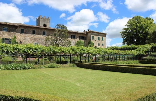 Badia Coltibuono Apartment | Eremo Chiostro In Gaiole in Chianti, Tuscany