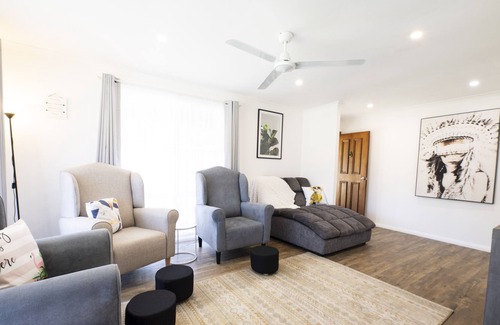 Old Erowal Bay Cottage | Errol Cottage: forest to the sea