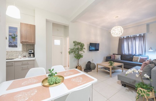 Ampelokipoi Apartment | Erythros Boutique Suite By Cloudkeys