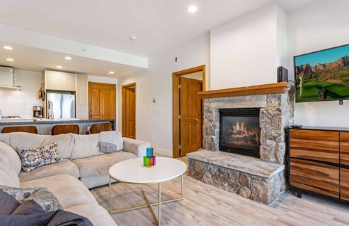 Avon Condo | Escape for an Intimate Fall Retreat or Plan Ahead to a Winter Getaway. Great Rates in All Seasons.