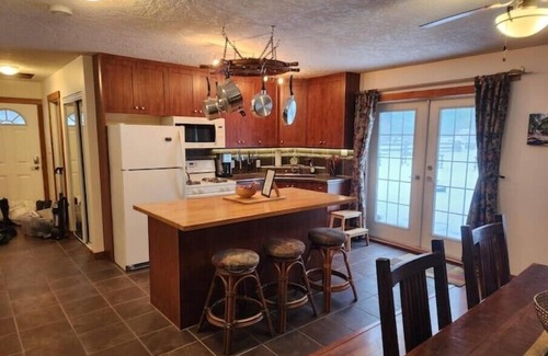 Lake Cowichan Cottage | Escape harsh winters on Vancouver Island on beautiful Cowichan River!