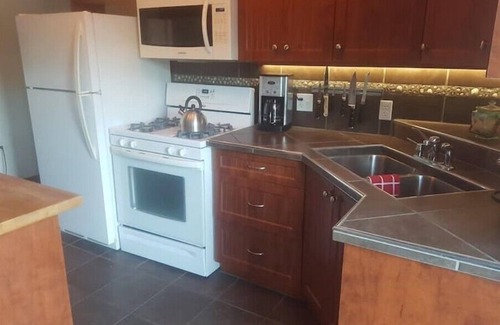 Lake Cowichan Cottage | Escape harsh winters on Vancouver Island on beautiful Cowichan River!