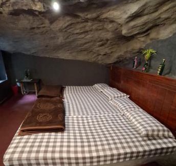 Kanthalloor House | Escape Natural Farm Stay - Cave 2