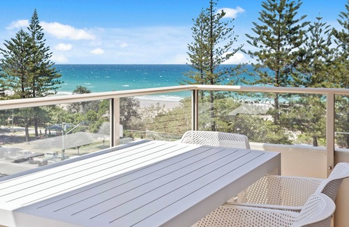 Burleigh Heads Apartment | Escape on the Esplanade