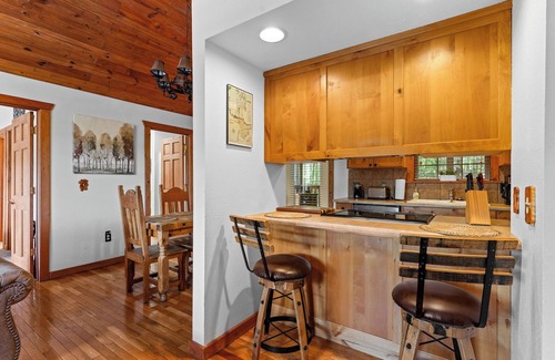 Branson West Cabin | Escape to a charming 2 br cabin in Stonebridge!