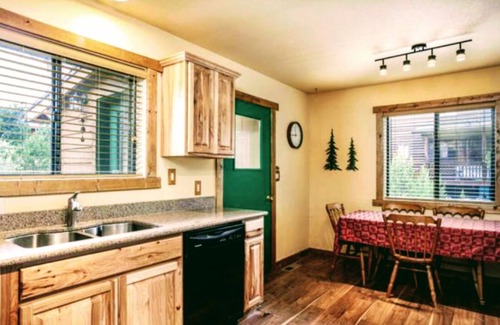 Heber Cabin | Escape to a Cozy Cabin in the Breathtaking White Mountains: Unwind and Reconnect