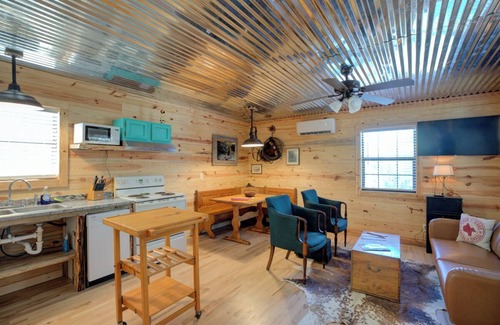 Canyon Lake Cabin | Escape to a peaceful retreat close to Canyon Lake Guadalupe River New Braunfels