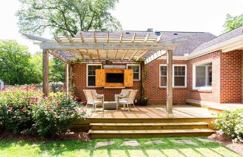 Athens Cottage | Escape to Five Points: Stylish 3BR Haven with Large Backyard & Outdoor Living
