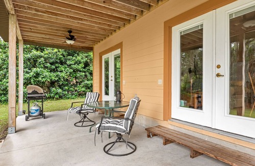 Hawthorne House | Escape to Lakeside Serenity :Your perfect getaway enjoy the lake