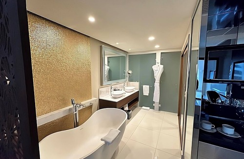 San Jose del Cabo Resort | ESCAPE TO LUXURY! 1BR/2BA OCEAN VIEW-PRIVATE BALCONY-LAZY RIVER-INFINITY POOL!