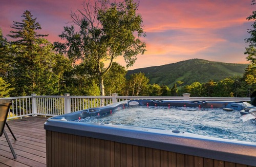 West Dover Ski Chalet | Escape to Mountainview Haven: Spacious Retreat with Hot Tub at Mount Snow