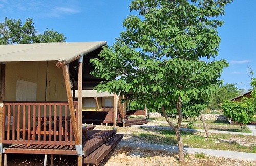 Biograd na Moru Cottage | Escape to Nature:Glamping Tents in Biograd, Close to Beaches and the City Center