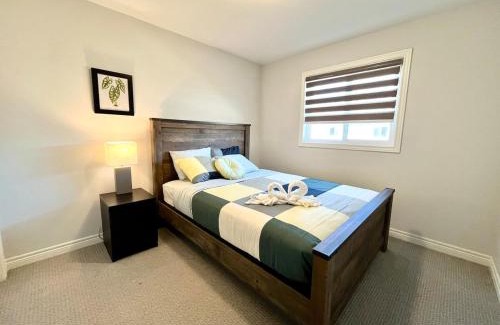 Thorold House | Escape to Niagara 6 bedrooms, 5 baths with a game room, arcades