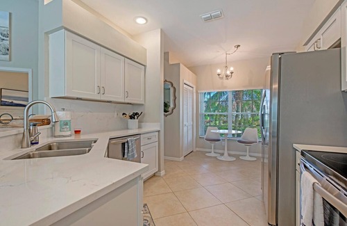 Naples House | Escape to Paradise: Luxurious 3 Bed/2 bath w/Pooln