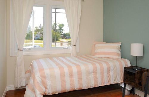 Carrying Place House | Escape to Prince Edward County - Cozy 3 bed home
