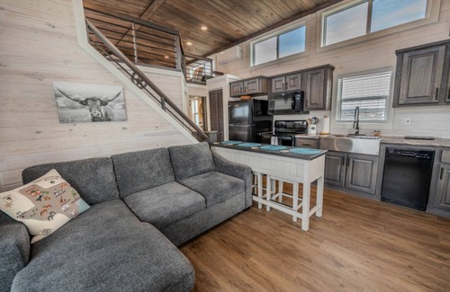 Fredericksburg Resort | Escape to serene country living at Enchanted Haus in Fredericksburg, TX!