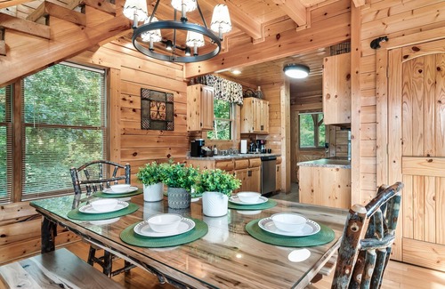 Gatlinburg - Pigeon Forge Cabin | Escape to Stunning Smoky Mountain Views ~ Be on the Parkway in Just 10 Minutes!