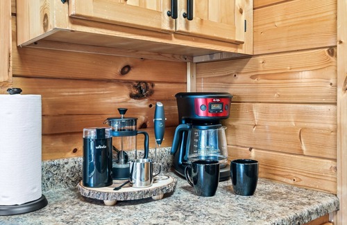 Gatlinburg - Pigeon Forge Cabin | Escape to Stunning Smoky Mountain Views ~ Be on the Parkway in Just 10 Minutes!