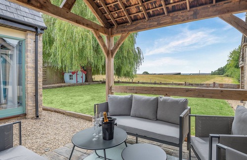 Stalbridge Cottage | Escape to The Pool House, a countryside retreat in Thornhill, Dorset.