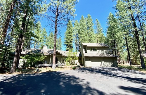Black Butte Ranch House | Escape to the 15th Fairway Retreat