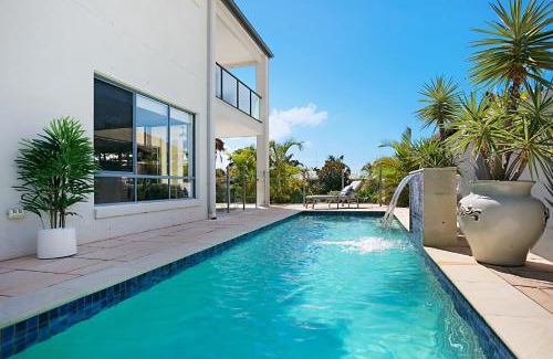 Broadbeach Waters House | Escape to the Coast