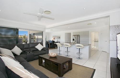 Broadbeach Waters House | Escape to the Coast