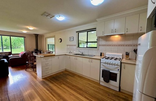 Taggerty House | Escape to the country - centrally located with Cathedral views