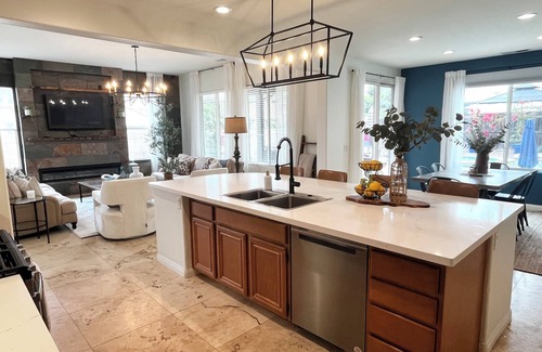 Temecula House | Escape to the Hacienda Haven, in Temecula Valley, just 10 minutes from wineries!